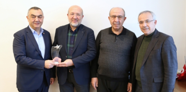 KAYSO�dan TOBB T�rkiye 100�e Giren Firmalara Tebrik Ziyareti