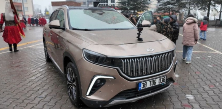 BA�KAN B�Y�KKILIǒIN TOGG�U, YERL� MALI HAFTASI�NDA ��RENC�LERLE BULU�TU