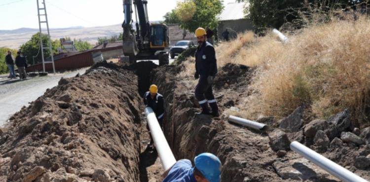 BA�KAN B�Y�KKILI�: �PINARBA�I�MIZA 45 M�LYON TL�L�K ��ME SUYU YATIRIMI YAPTIK