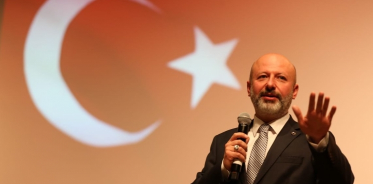 BA�KAN �OLAKBAYRAKDAR: �GE�M���, H��B�R �EK�LDE UNUTTURMAYACA�IZ�