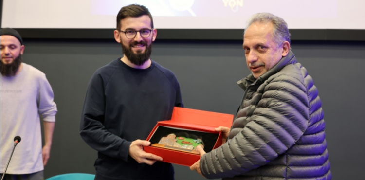 GELECE��N KODLARI TALAS�TA YAZILIYOR