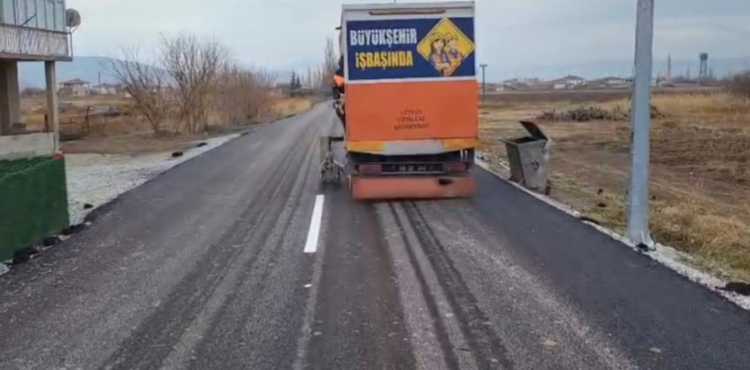 B�Y�K�EH�R�DEN SULTAN SAZLI�I YOLUNDA EKOS�STEM DOSTU ASFALT UYGULAMASI