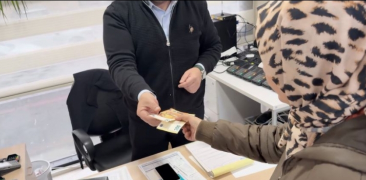 ULA�IM A.�.�DEN �RNEK DAVRANI�: BULUNAN PARA SAH�B�NE TESL�M ED�LD�