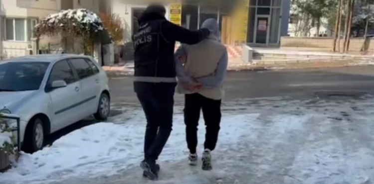 12 y�l 6 ay hapisle aranan h�k�ml� yakaland�