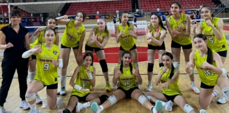 Midi K�zlar S�per Ligi�nde iki kar��la�ma oynand�