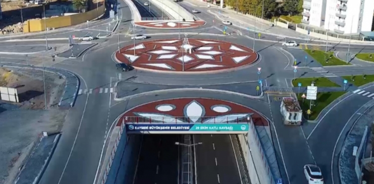 KAYSER� B�Y�K�EH�R, KAV�AK PEYZAJI �LE KENT�N V�TR�N�NE RENK VE ESTET�K KATIYOR