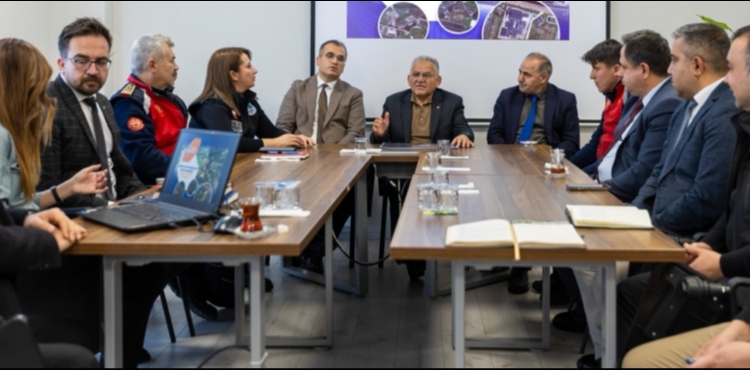 BA�KAN B�Y�KKILI�, OLASI AFETLERDE KULLANILACAK PARK ALANLARINA Y�NEL�K TOPLANTIYA KATILDI