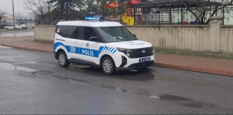 Aile i�i kavgada kocas�n� b��akla yaralad�