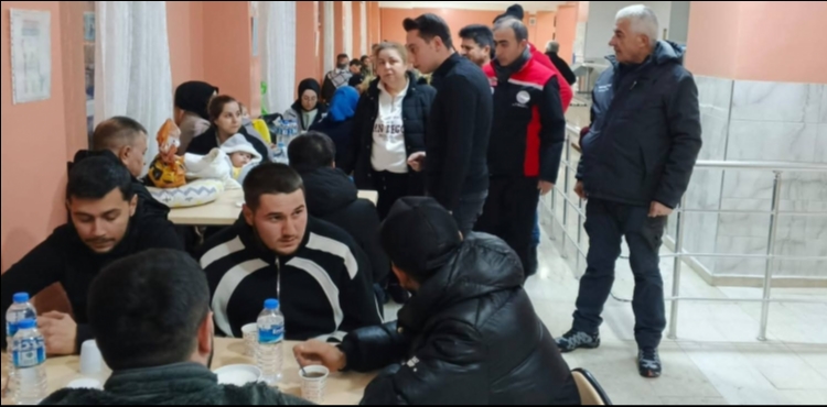 Sar�z'da kar nedeniyle yolda kalanlar yurtlarda misafir edildi