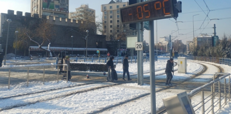 Kayseri�de dondurucu so�uk termometreleri bozdu