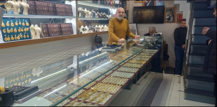 Uzman�ndan dikkat �eken alt�n tahmini: �eyrek alt�n�n 20 bin liraya ula�mas� �a��rt�c� olmaz