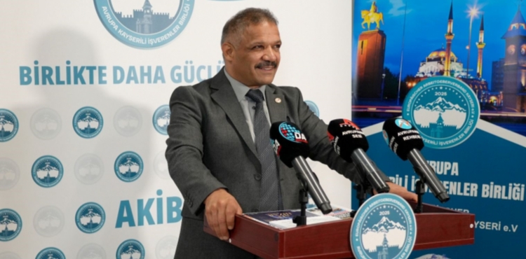 AK�B Ba�kan� H�zar: Avrupal� T�rkler ve G��menler Bakanl��� art�k bir zorunluluktur