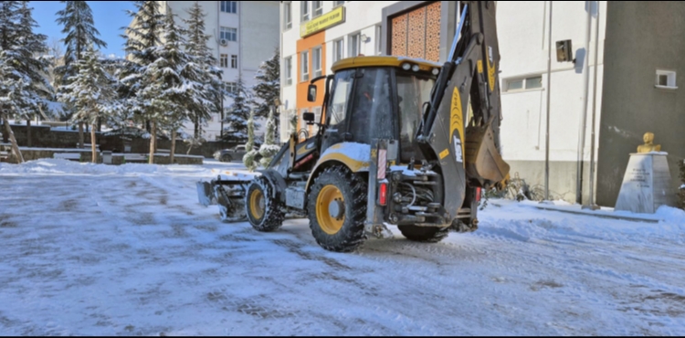 TALAS�TA ��RENC�LER OKULA TEM�Z BA�LADI