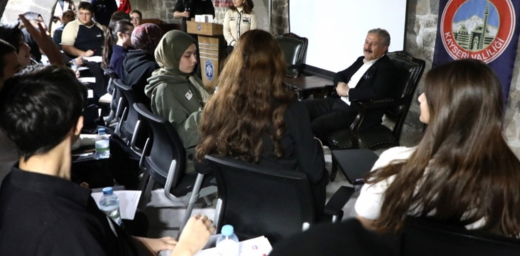 MEKTEP MEL�KGAZ�'DE E��T�M ALAN GEN�LER TOPLUMA I�IK OLACAKLAR