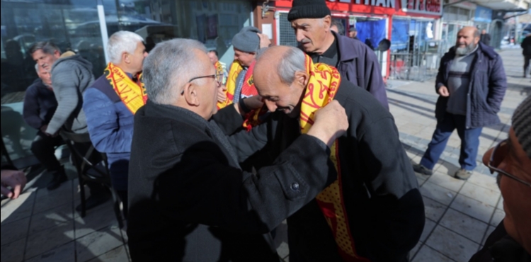 BA�KAN B�Y�KKILIǒTAN HACILAR�DA G�N�LLERE DOKUNAN Z�YARET