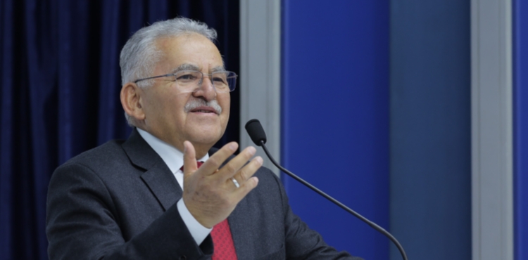 GEN� DOSTU B�Y�KKILI�, 582 GENC�N KATILDI�I ���R OKUMA YARI�MASINDA �D�LLER� TAKD�M ETT�