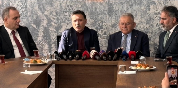 Vali �i�ek: Gazetecilik insan�n i�ine girdi mi, anlad���m kadar�yla ��km�yor