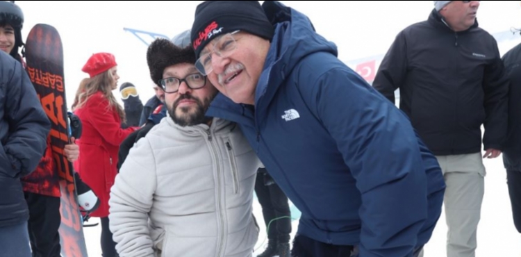 BA�KAN B�Y�KKILI�, HAFTA SONU DOLUP TA�AN ERC�YES�TE KAYAK TUTKUNLARI �LE B�R ARAYA GELD�