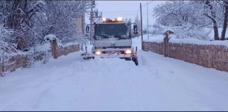 B�nyan�da karla m�cadele �al��malar� s�r�yor