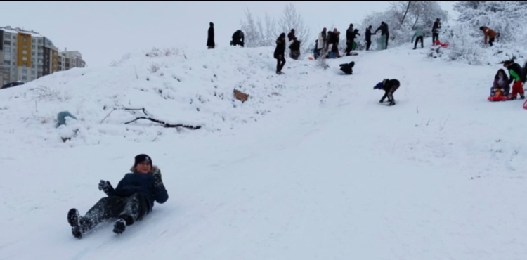 Kayseri'de okullar tatil oldu; Bele� Tepe ��rencilerle doldu