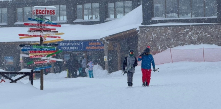 Erciyes'te kar kal�nl��� 180 santimetreye ula�t� 