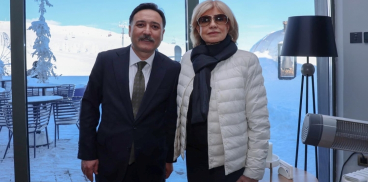 Vali �i�ek, Tansu �iller ile Erciyes�te bir araya geldi
