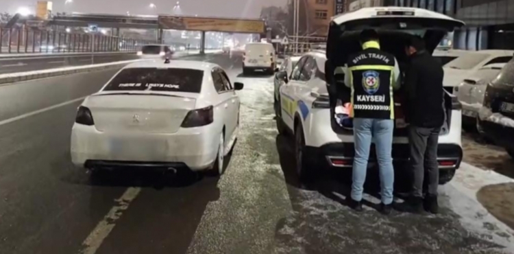 Trafik kurallar�na uymayan s�r�c�lere 244 bin TL�yi a�an ceza