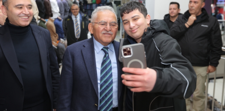 BA�KAN B�Y�KKILIǒTAN HUNAT �AR�ISI ESNAFI VE VATANDA�LARLA SAM�M� BULU�MA