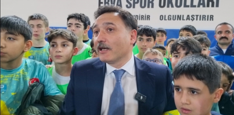 Vali �i�ek: Gen�li�imizi tuzaklara �ekmek isteyenlere kar�� bir meydan okuma projesiyiz