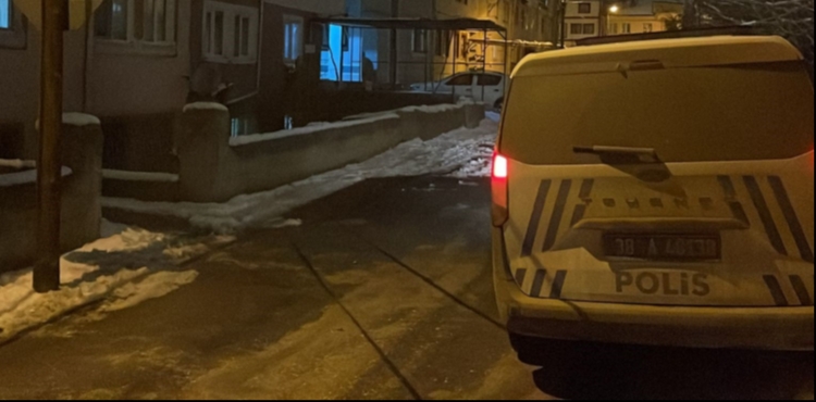 Kayseri�de 1,5 ya��ndaki bebek evinde �l� bulundu