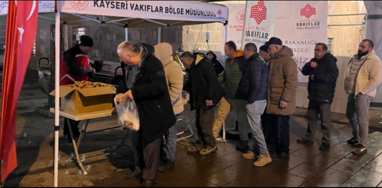 Vak�flar Genel M�d�rl����nden 81 �lde Mira� Kandili �kram�