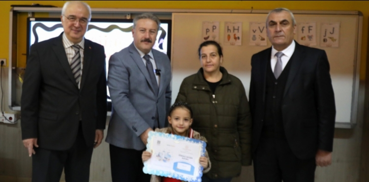 BA�KAN PALANCIO�LU, YARIYIL TAT�L�NE �IKAN ��RENC�LER�N KARNELER�N� VERD�