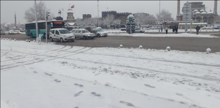 Kayseri�de kar ya���� etkili oldu