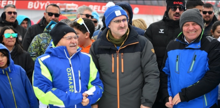 BA�KAN B�Y�KKILI�, GENEL M�D�R VE FEDERASYON BA�KANI �AH�N�E �EHR� VE B�Y�K�EH�R��N TES�SLER�N� TANITTI