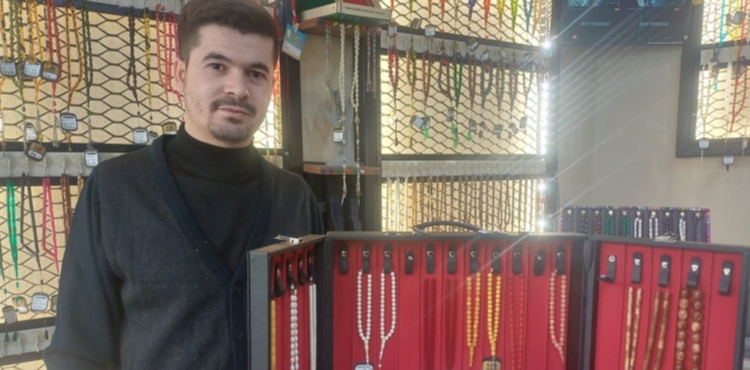 Heykelden d�n��t�r�len tespih, 35 bin liraya al�c�s�n� bekliyor