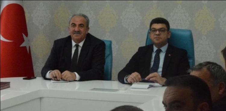 Felahiye�de Kaymakam �ztoprak ve Ba�kan G�leser, muhtarlarla bulu�tu