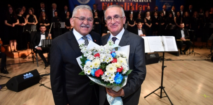 BA�KAN B�Y�KKILIǒTAN T�RK SANAT M�Z��� KONSER�NDE SANAT VE SANAT�ININ �NEM�NE VURGU