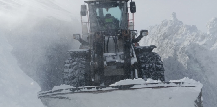 KAYSER� B�Y�K�EH�R, KIRSALDA 1 METREY� A�AN KARLARI TEM�ZL�YOR, YOLLARI A�IYOR