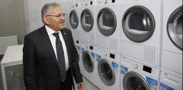 BA�KAN B�Y�KKILIǒTAN ��RENC�LERE ANLAMLI DESTEK: B�Y�K�EH�R 11 B�N ��RENC�N�N �AMA�IRINI �CRETS�Z YIKADI