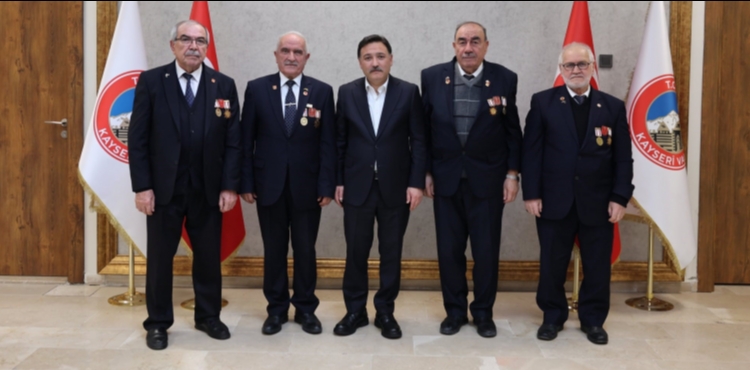 Muharip gazilerden Vali G�kmen �i�ek�e ziyaret