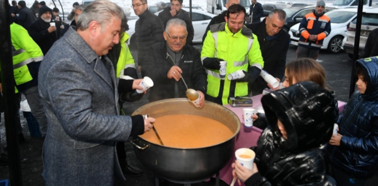 BA�KAN B�Y�KKILI�, SABAH NAMAZI PROGRAMINDA VATANDA�LARLA BULU�TU