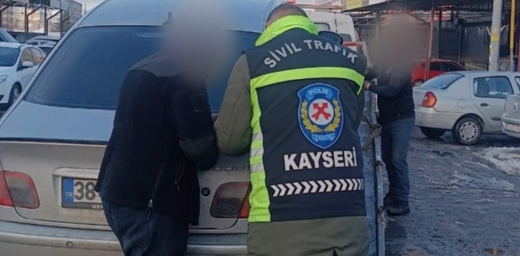 Trafik kurallar�na uymayan 2 s�r�c�ye 142 bin TL ceza