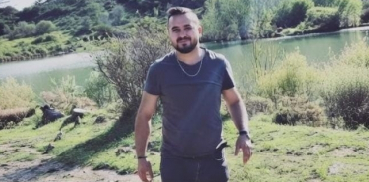 Bak�m�n� yapt��� otob�s�n alt�nda kalarak hayat�n� kaybetmi�ti; topra�a verildi