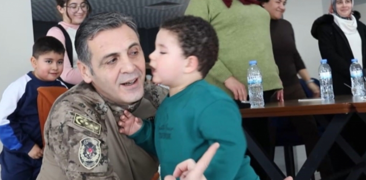 �ehit �ocuklar�na Erciyes�te kayak e�itimi