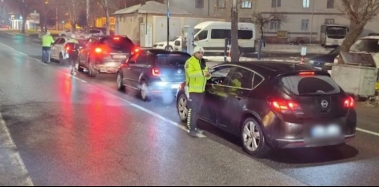 Son 1 haftada trafik kurallar�na uymayan 1235 s�r�c�ye ceza