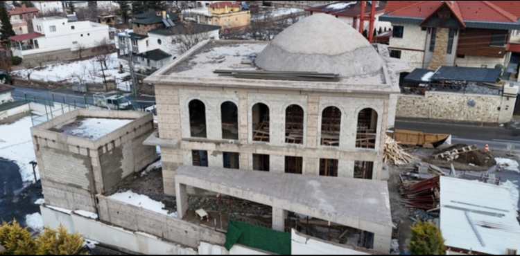 �MR�N� TAMAMLAYAN ESK� AYNALI CAM� YEN�DEN �N�A ED�L�YOR