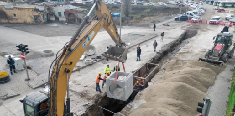 B�Y�K�EH�R�DEN KARTAL KAV�A�I PROJES� ���N 20 M�LYON TL�N�N �ZER�NDE HUMMALI ALTYAPI �ALI�MASI