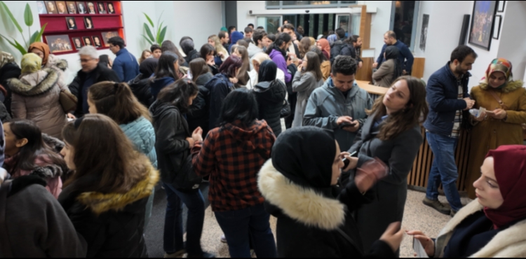 B�Y�K�EH�R KAYMEK�TEN, YARIYIL TAT�L�NDE ��RENC�LERE, E�LENCE DOLU T�YATRO ETK�NL���