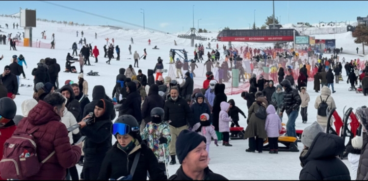 S�mestirin son g�n�nde Erciyes�te yo�unluk