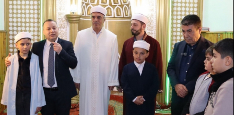 Kur�an-� Kerim yar��mas�nda dereceye giren 3 ��renciye umre hediyesi